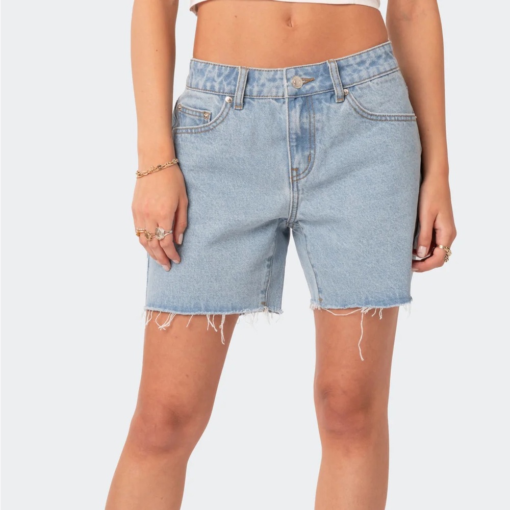 NWT EDIKTED LONG JORTS TOMBOY LOW RISE 100% COTTON MEDIUM-LIGHT WASH
